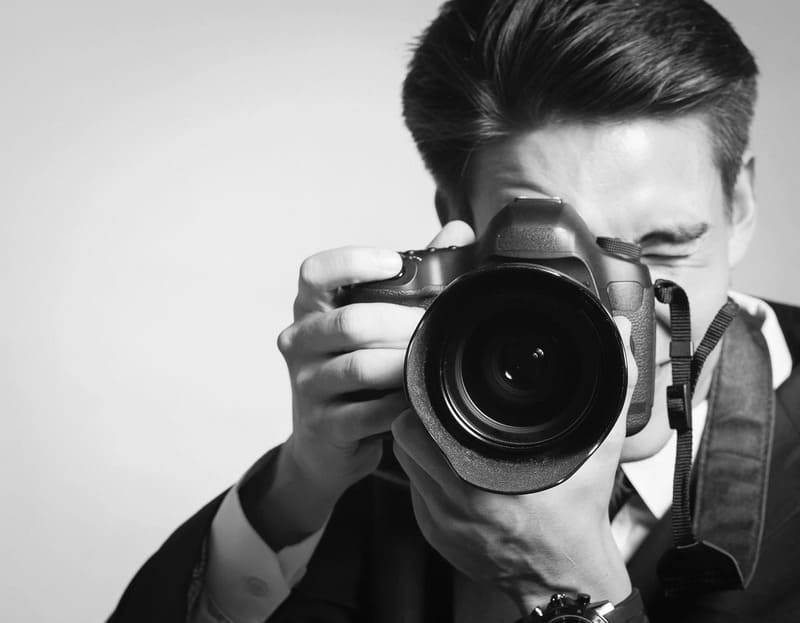 Mơ Thấy Chụp Ảnh Đánh Con Gì? Giải Mã Chi Tiết Giấc Mơ Cùng Lvg7888